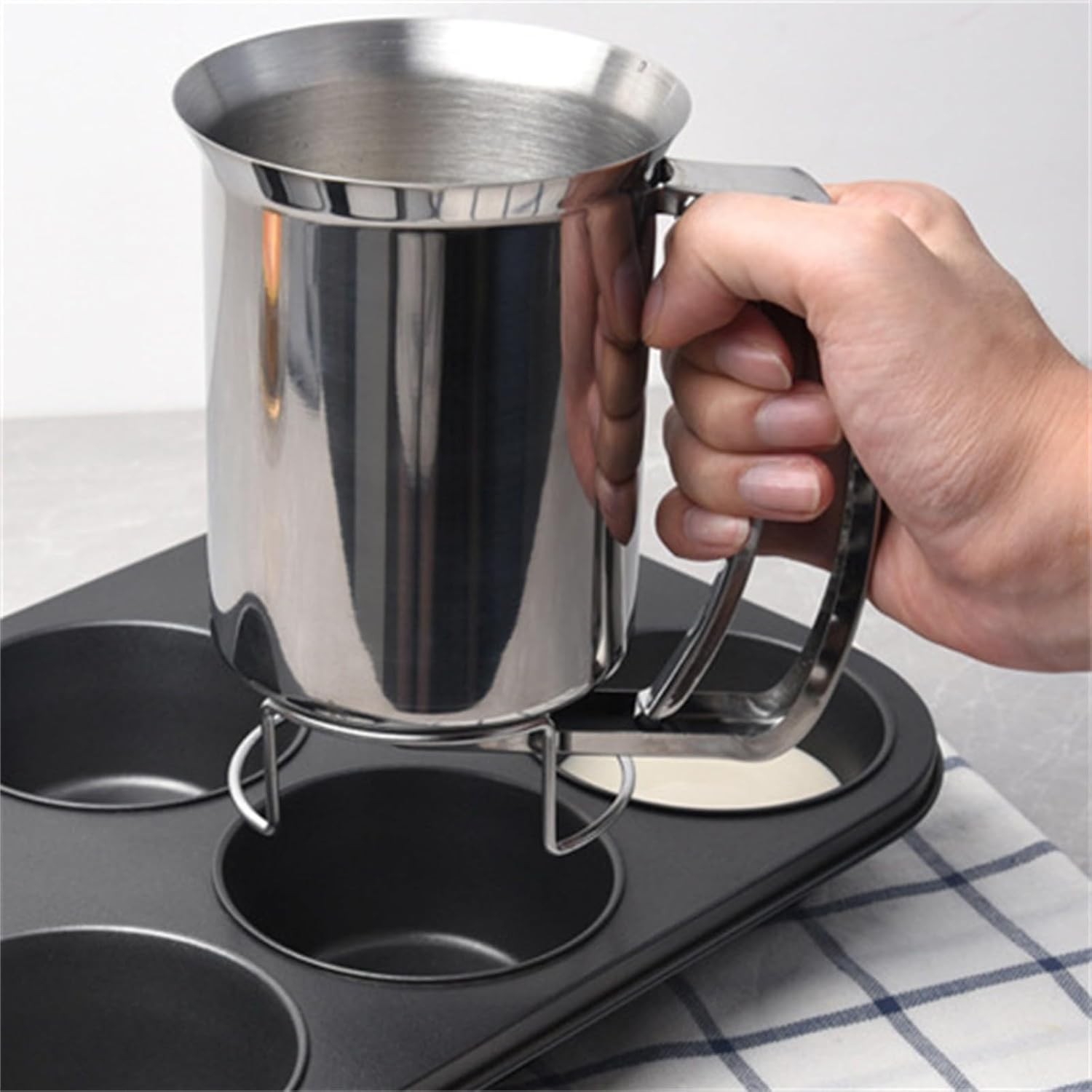 Dispensador de masa de panqueques de acero inoxidable, ideal para hornear cupcakes, cocina Easyflow, medidor de medición en mls y tazas,