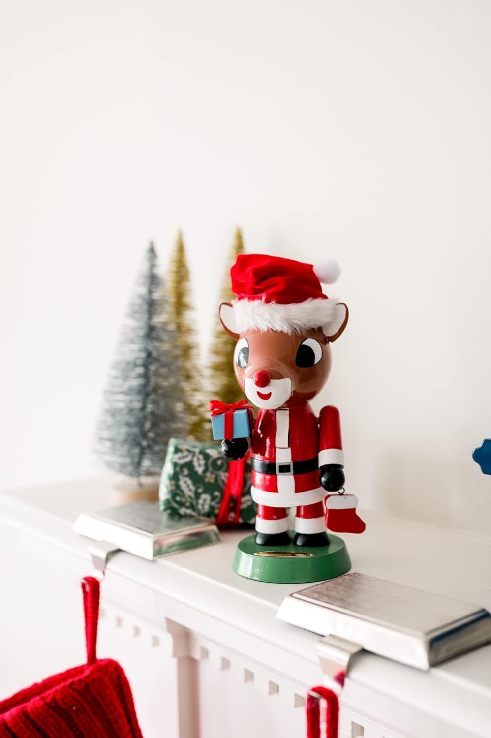 Dan Dee Rudolph The Red-Nosed Reindeer  Cascanueces de Rudolph de 8.5 pulgadas  Decoración navideña oficial y coleccionable, marrón