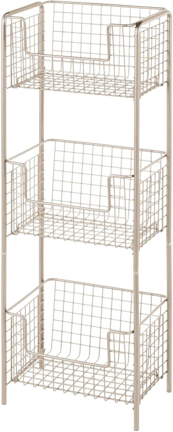 mDesign – Estantería vertical de 3 niveles para baño, organizador de almacenamiento de metal decorativo con 3 cestas para guardar y organizar