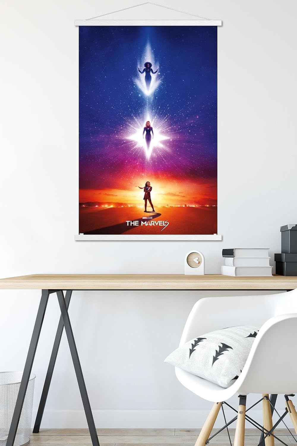 Trends International Marvel The Marvels – Póster de pared de una hoja con marco magnético
