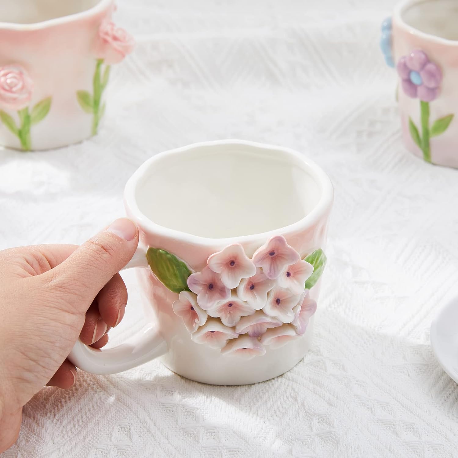 Szoyeay Taza de café con flores 3D, taza de cerámica de hortensias rosas, 12 onzas, lindas tazas hechas a mano, sorpresa de cumpleaños de Navidad