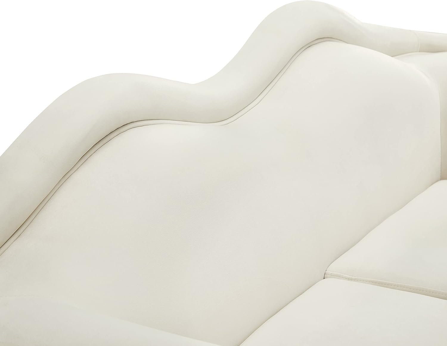 Meridian Furniture Lips Collection – Sofá biplaza tapizado de terciopelo con patas de metal dorado resistentes, color crema