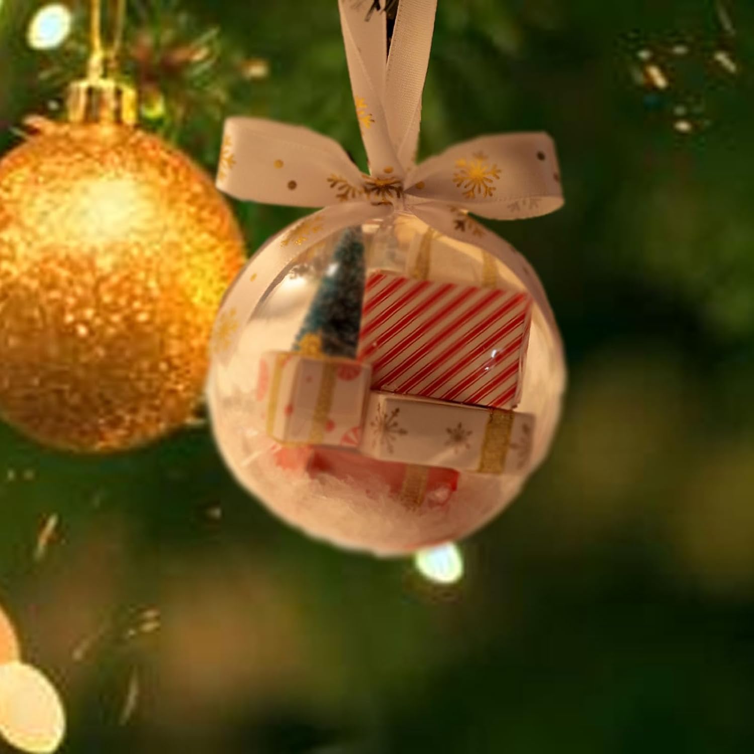2 adornos para árbol de Navidad con mini cajas de entrega en el interior, divertidas bolas de Navidad transparentes, paquetes de decoraciones de