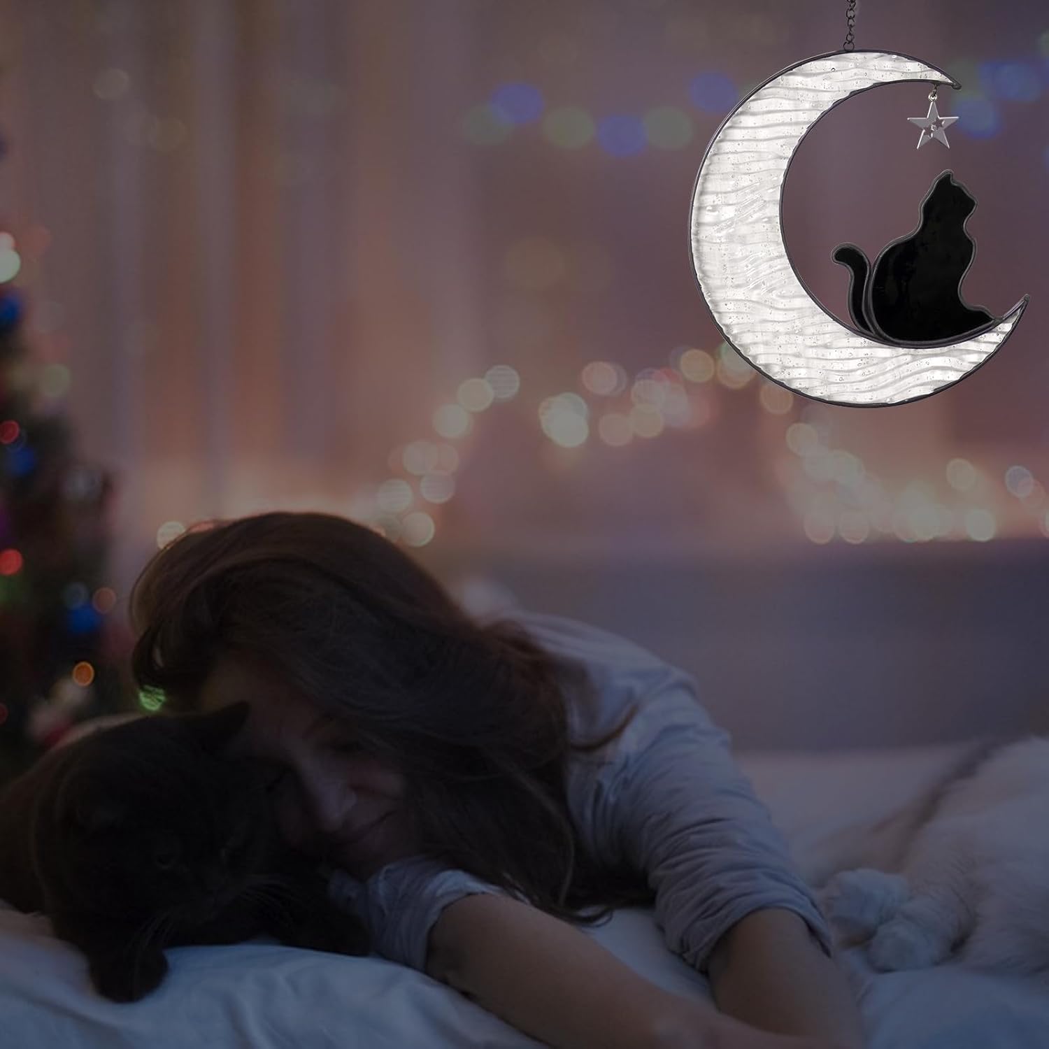 TWOQZ Gato de vidrieras en luna blanca, regalos de gato para amantes de los gatos, atrapasoles de gato negro hecho a mano para colgar ventanas de