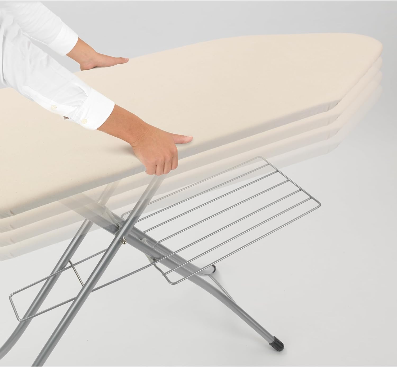 Brabantia Tabla de planchar tamaño C (49 x 18 pulgadas), 7 opciones de altura, soporte para plancha de vapor sólido y estante de lino y soporte para