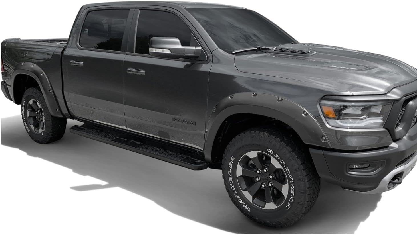 Bushwacker Guardabarros delantero y trasero estilo bolsilloremache  Juego de 4 piezas, negro, acabado liso  50936-02  Compatible con Dodge RAM 1500