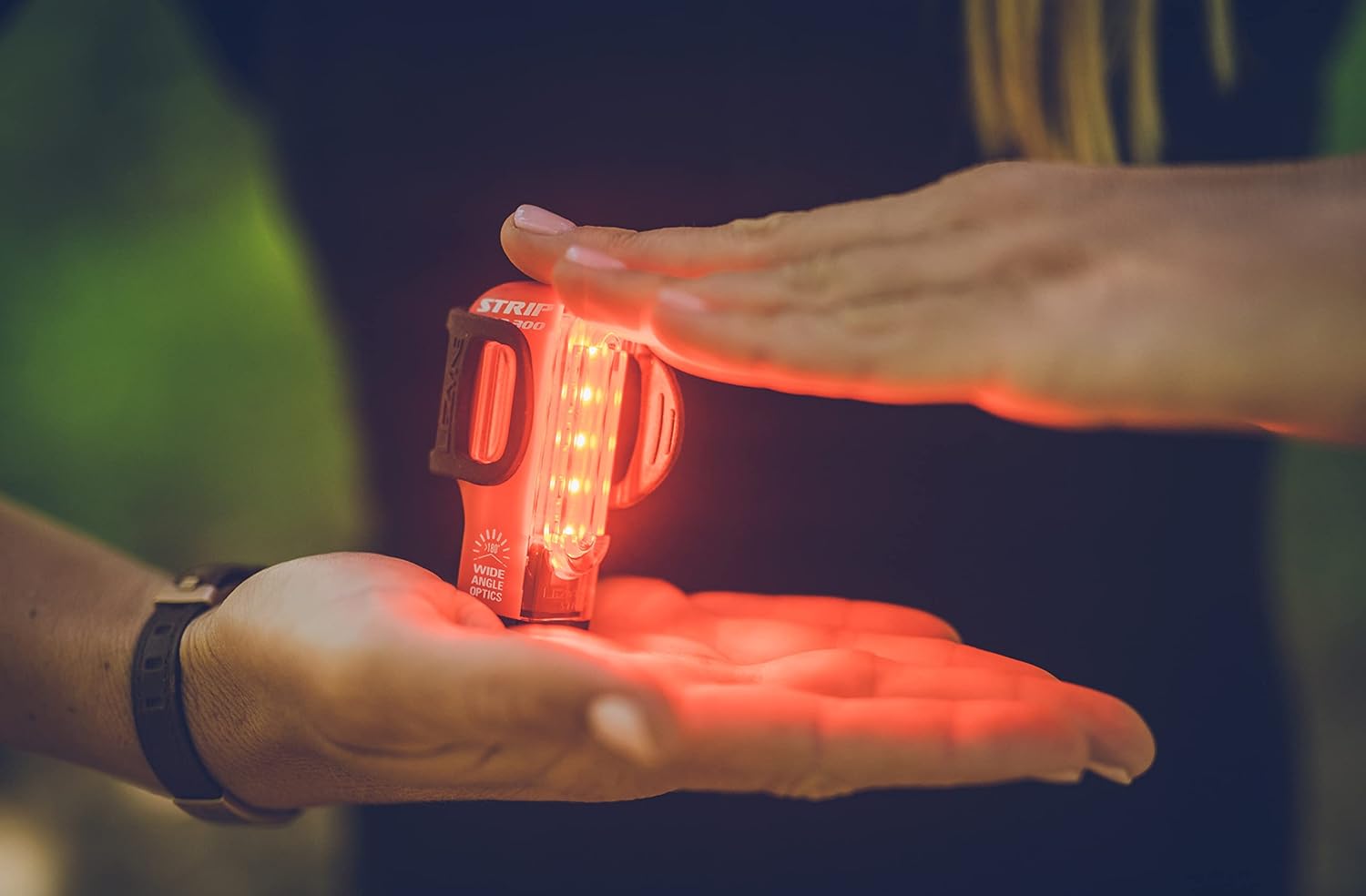 LEZYNE Tira Drive Pro – Luz trasera de bicicleta, 300 lúmenes, 53 horas de funcionamiento, recargable por USB, luz trasera para bicicleta, color rojo