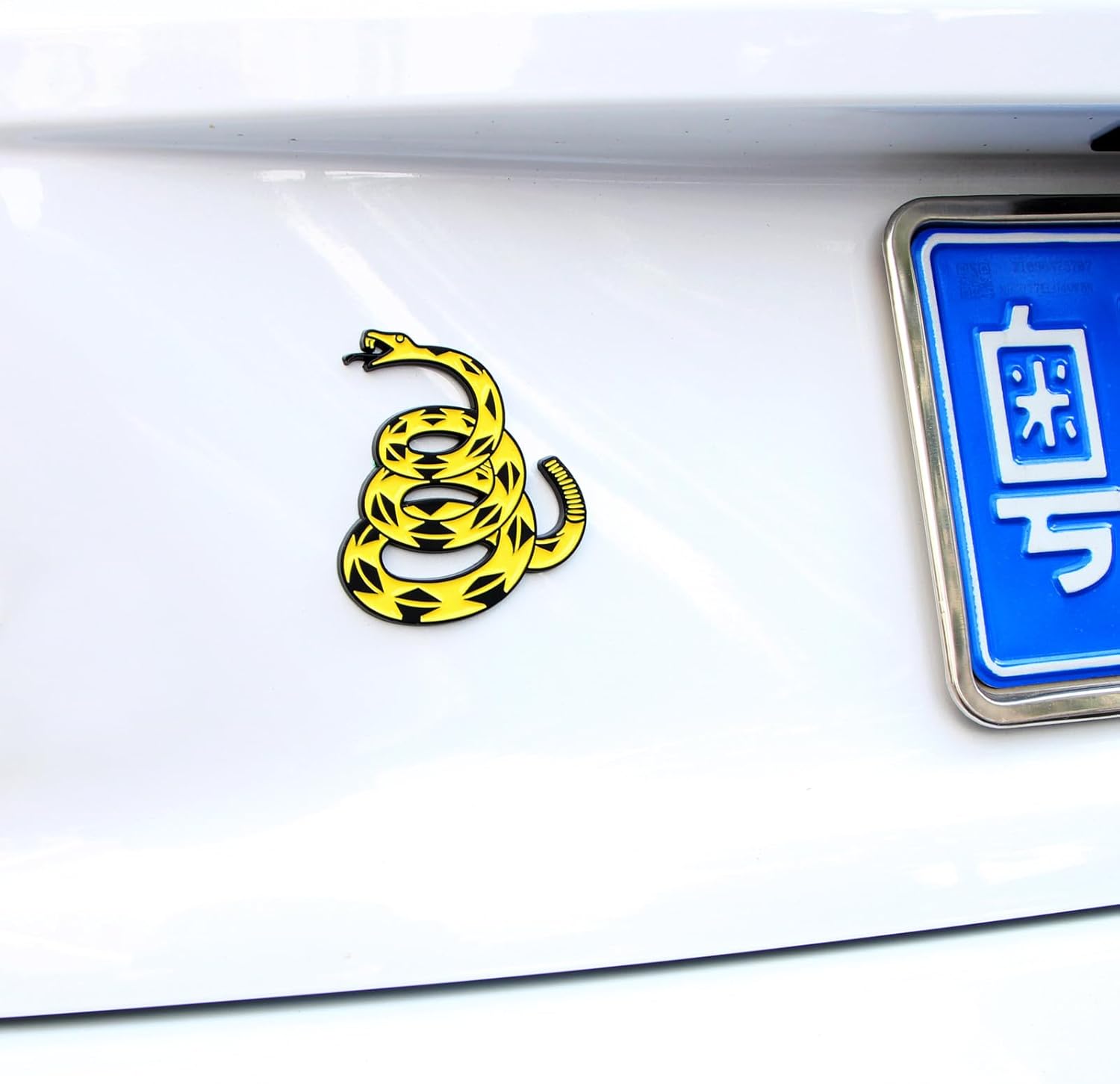 Dsycar Emblema de metal 3D Don’t Tread on Me para automóvil, bandera de Gadsden, emblema de serpiente, emblema de automóvil, camión, parachoques y
