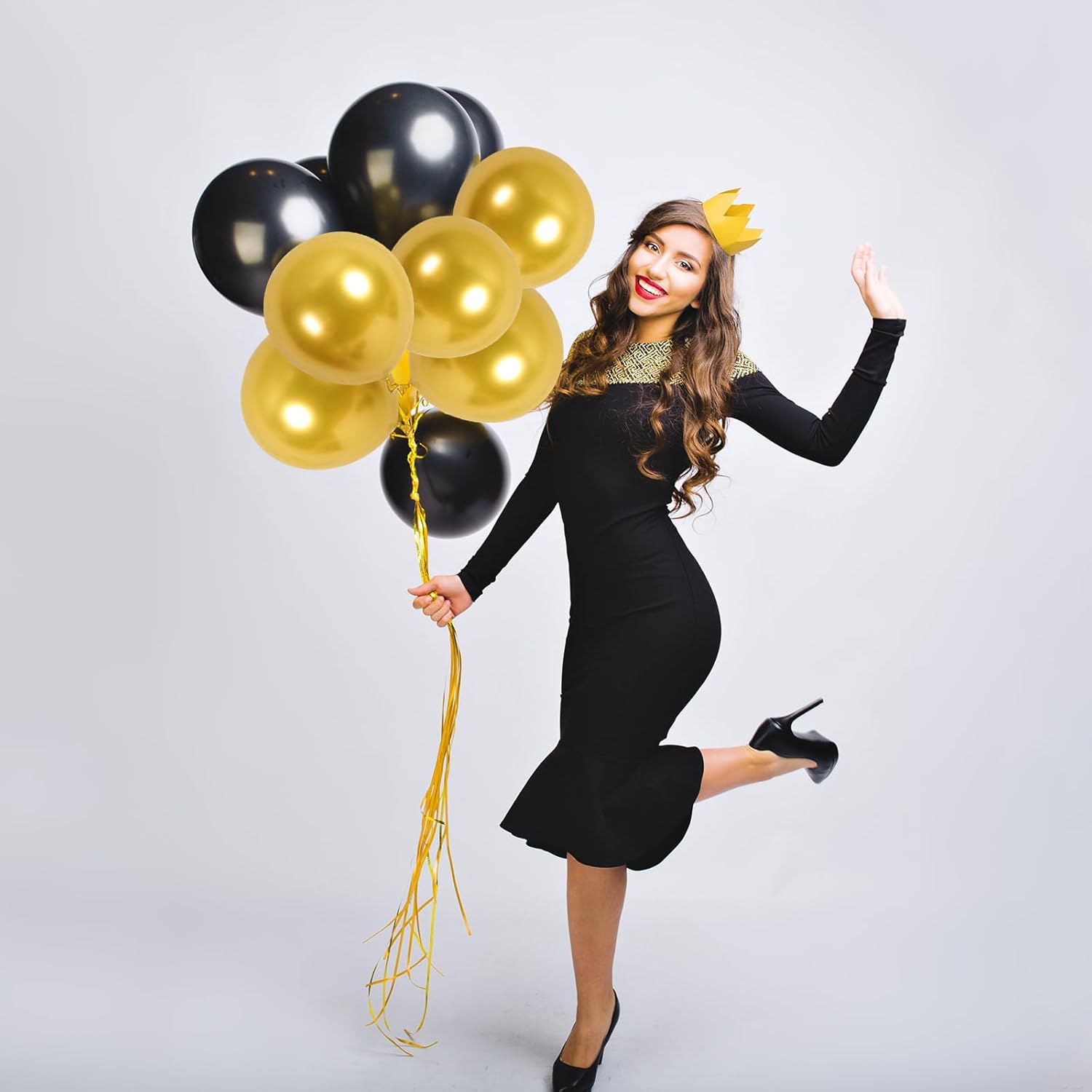 RUBFAC Kit de guirnalda de arco de globos negros y dorados, juego de globos de látex de 18125 pulgadas para fiesta de cumpleaños, boda, graduación,
