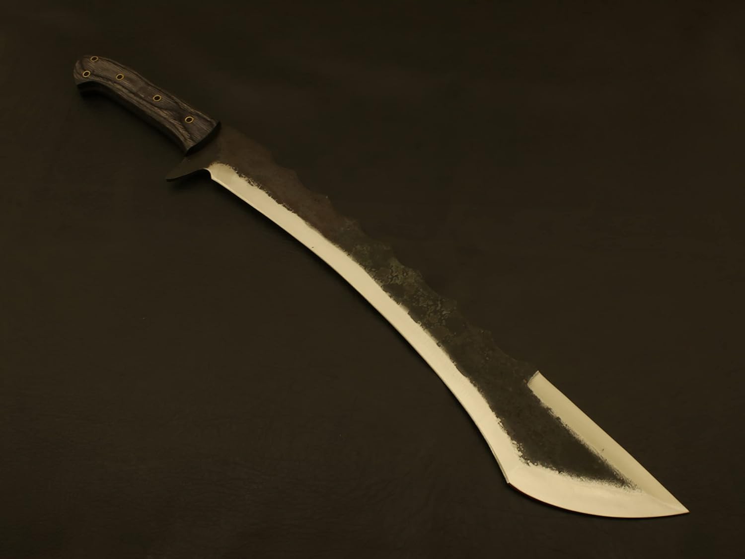 Espada de caza hecha a mano de acero al carbono con