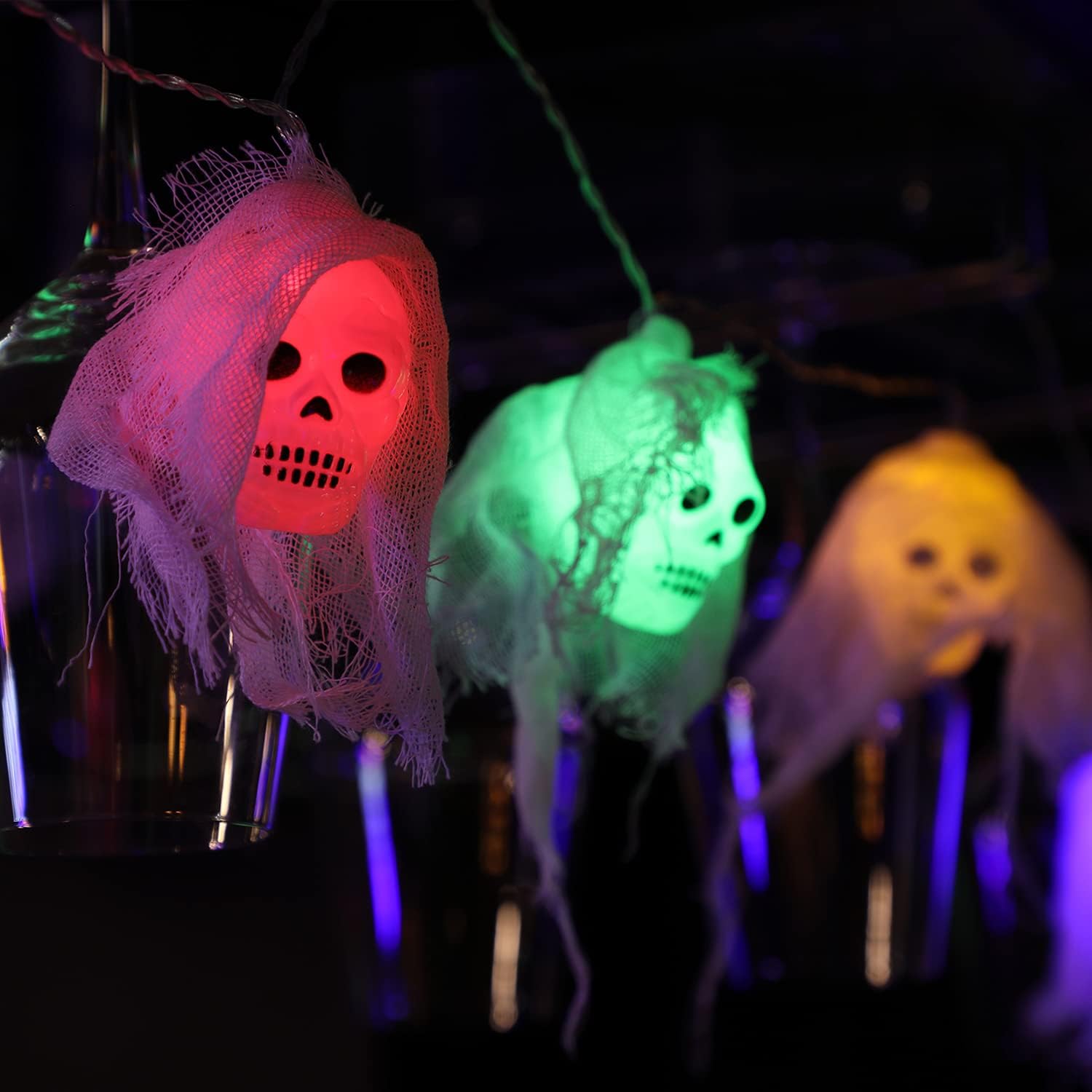 TORCHSTAR Luces de calavera de Halloween, 10 luces LED de gasa blanca para interiores y exteriores, decoración de fiestas de vacaciones, funciona