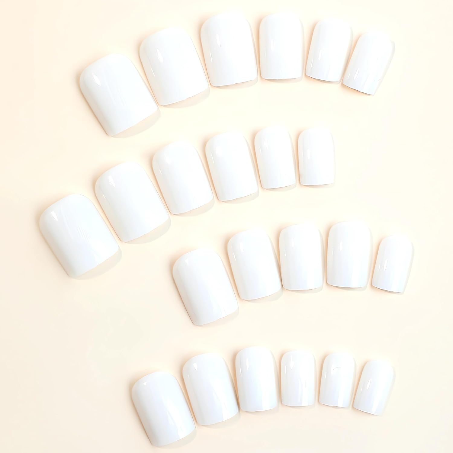 IMSOHOT Uñas postizas cortas a presión con forma cuadrada, uñas postizas brillantes de color blanco lechoso con pegamento, uñas postizas