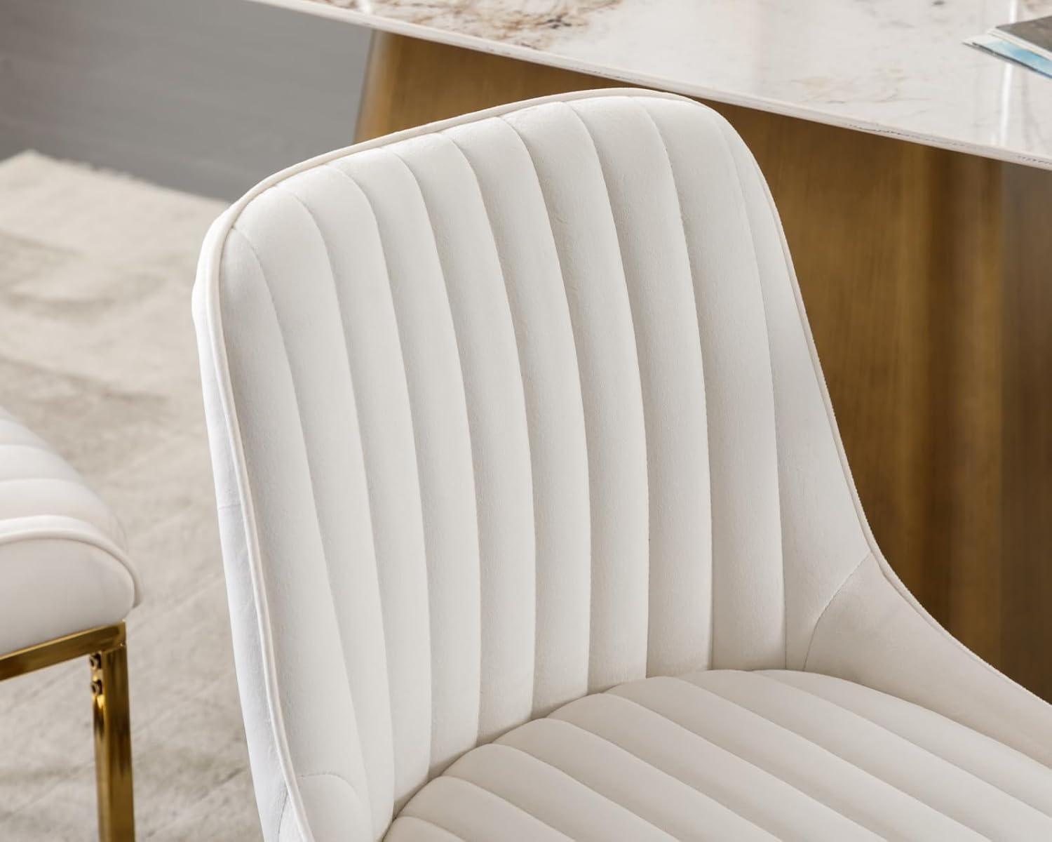 CIMOTA Juego de 2 sillas de comedor de terciopelo blanco moderno, tapizadas, cómodas sillas de cocina y comedor con patas de metal dorado, sillas de