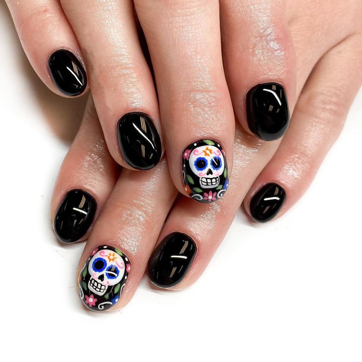Uñas postizas a presión de Halloween, cortas ovaladas, con bonito diseño de calavera, uñas con pegamento, color negro brillante, cobertura completa,