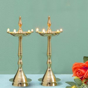 HASHCART Diya de latón para Pooja Kerala Diya Diyas Diya lámpara para Puja Diwali Diyas, lámpara tradicional de samai Kutthu vilakku Panchmahal HASHCART Diya de latón para Pooja Kerala Diya Diyas Diya lámpara para Puja Diwali Diyas, lámpara tradicional de samai Kutthu vilakku Panchmahal