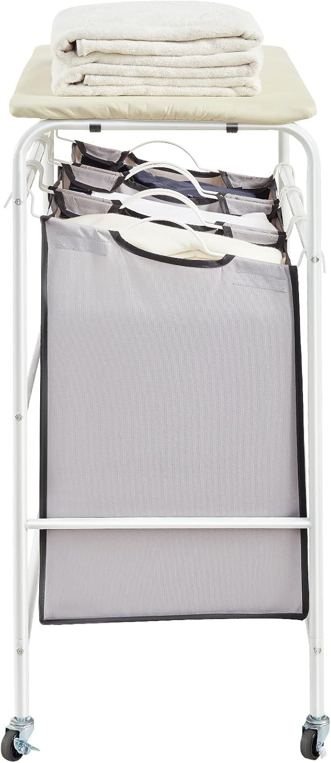 VEVOR Carrito clasificador de lavandería de 3 secciones con tabla de planchar, cesta de lavandería resistente con ruedas bloqueables y 3 bolsas