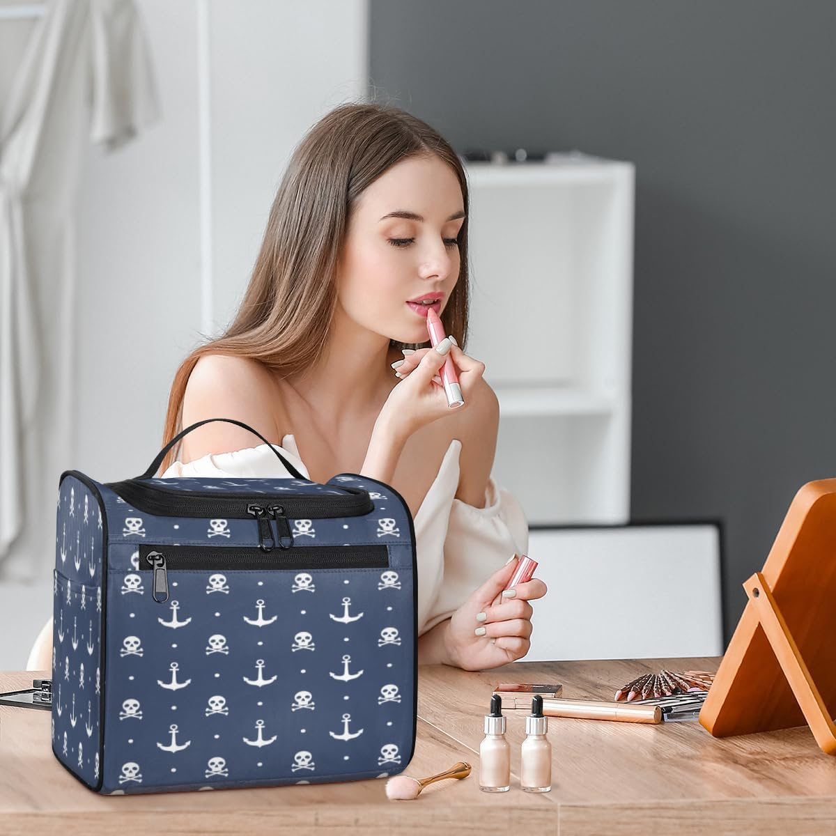 Skull Interesting Toiletry Bag for Women Travel Makeup Organizer with Hanging Hook Traveling Cosmetic Bags for Toiletries Accessories