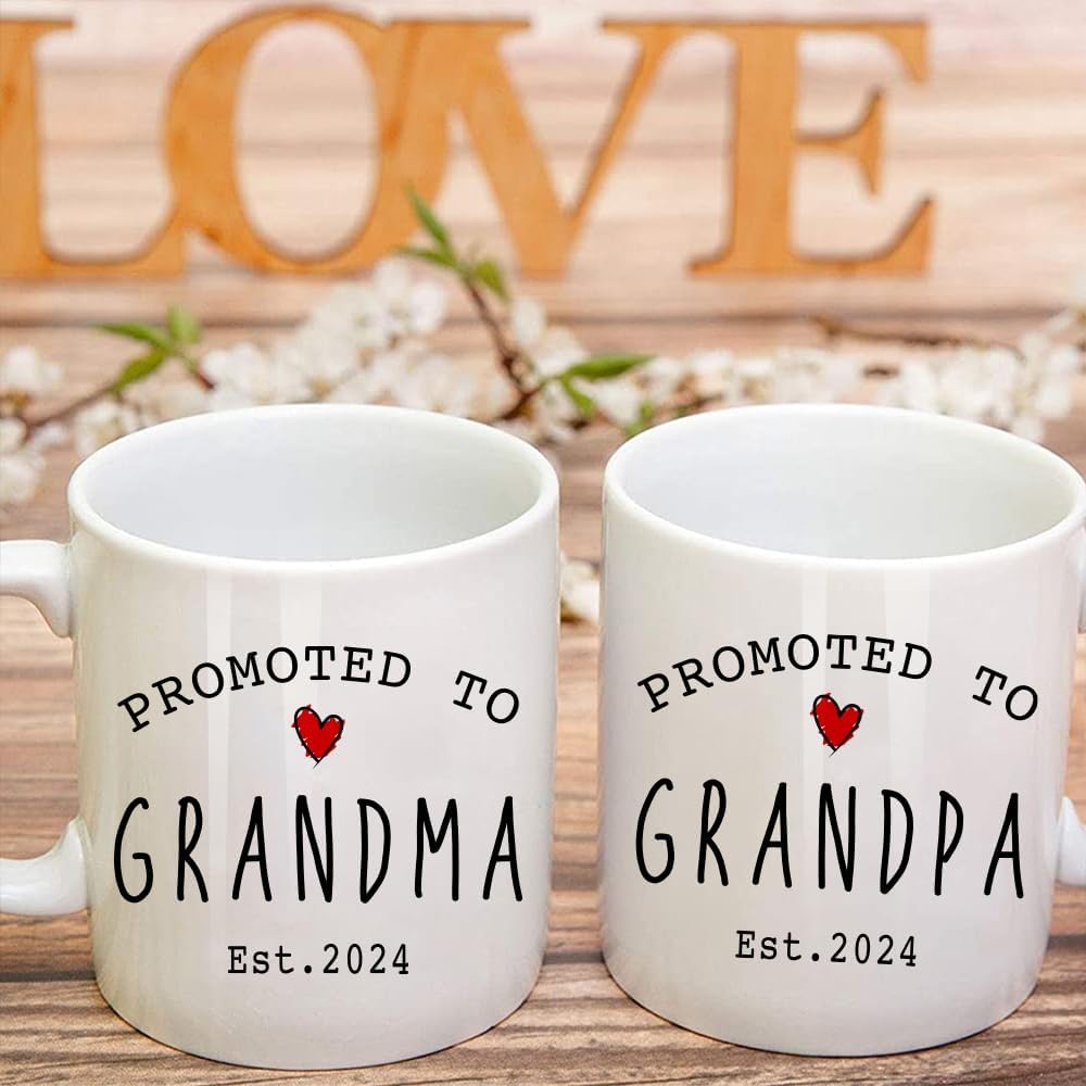 Est 2024 Promoted to Grandparents – Juego de tazas de café de 11 onzas, anuncio de embarazo, publicidad sorpresa para el día de la madre, regalos