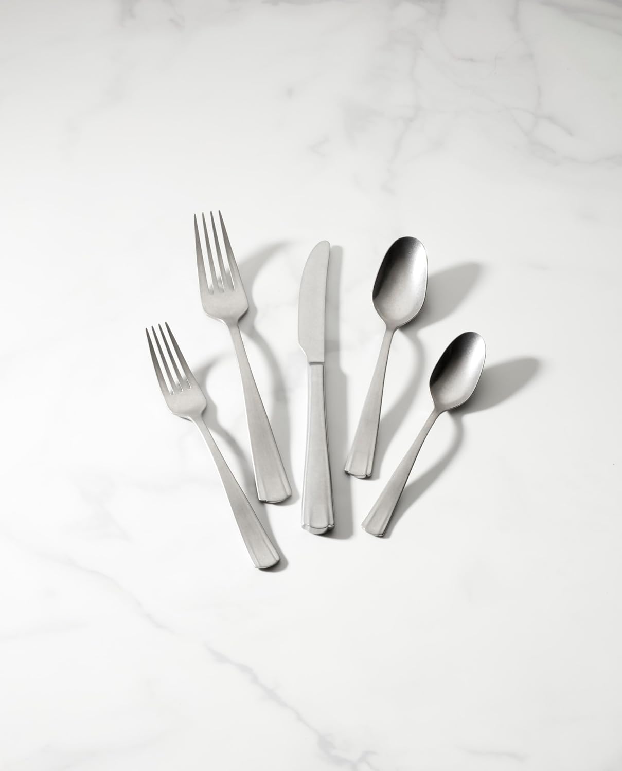 Lenox French Perle – Juego de cubiertos de vieiras, 65 unidades, metálico