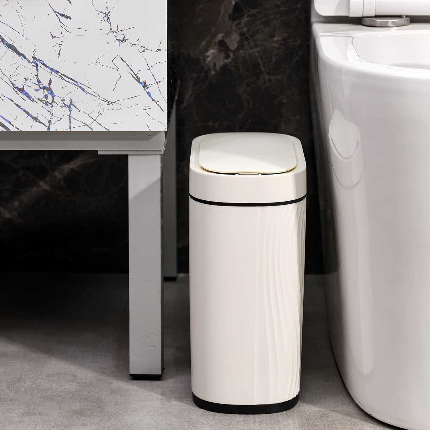 Cubo de basura automático pequeño de plástico de 2.6 galones, bote de basura inteligente sin contacto, cubo de basura con sensor de movimiento con