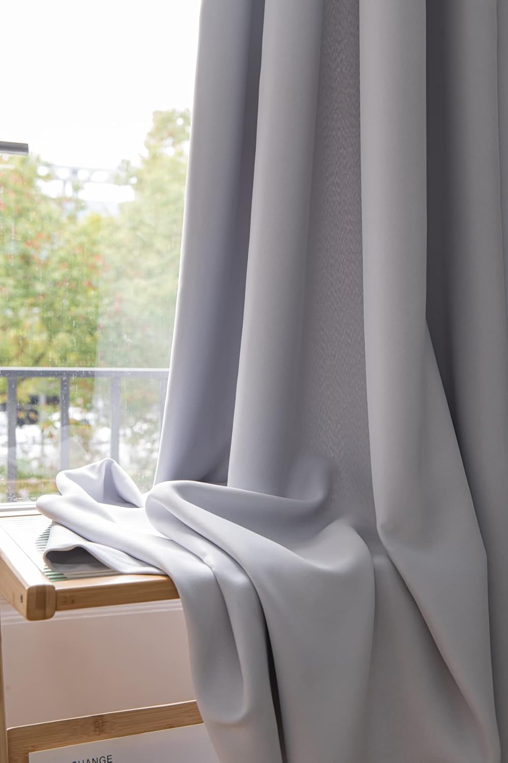 MOONVAN Cortinas opacas 100% blancas grisáceas para ventana para dormitorio, 95 pulgadas de largo, juego de 2 paneles con ojales, cortinas opacas