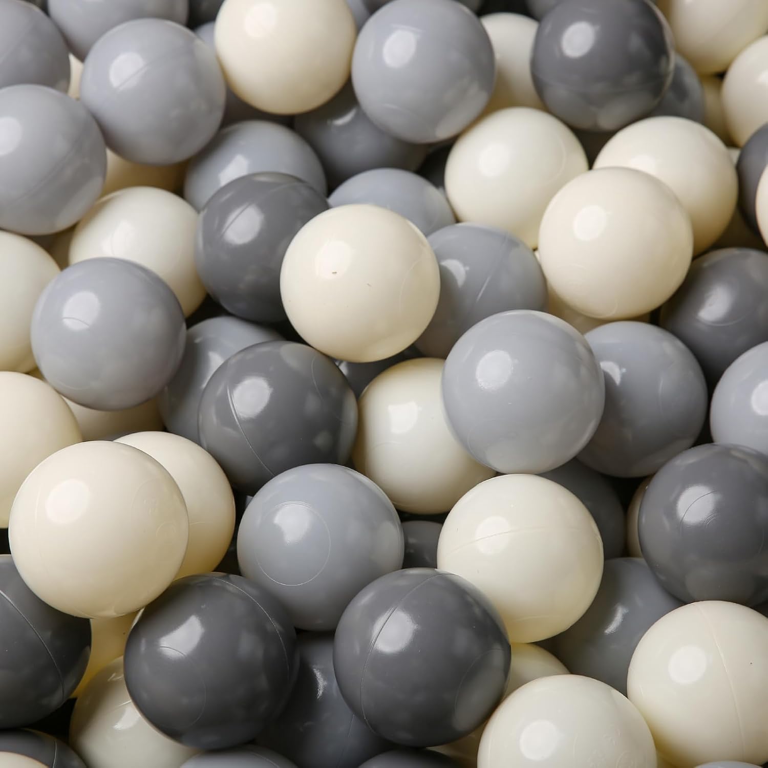 TRENDPLAY Pelotas de 2.75 pulgadas, sin BPA y no tóxicas, estimulan los sentidos y fomentan el desarrollo cognitivo, blanco crema + gris oscuro +