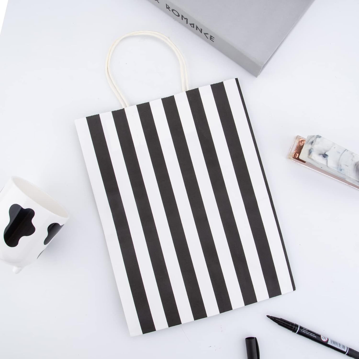 RNORRI Bolsas de regalo, 50 bolsas de papel de 8 x 4.75 x 10 pulgadas, bolsas de papel kraft medianas para fiesta, bolsas de papel kraft negras a