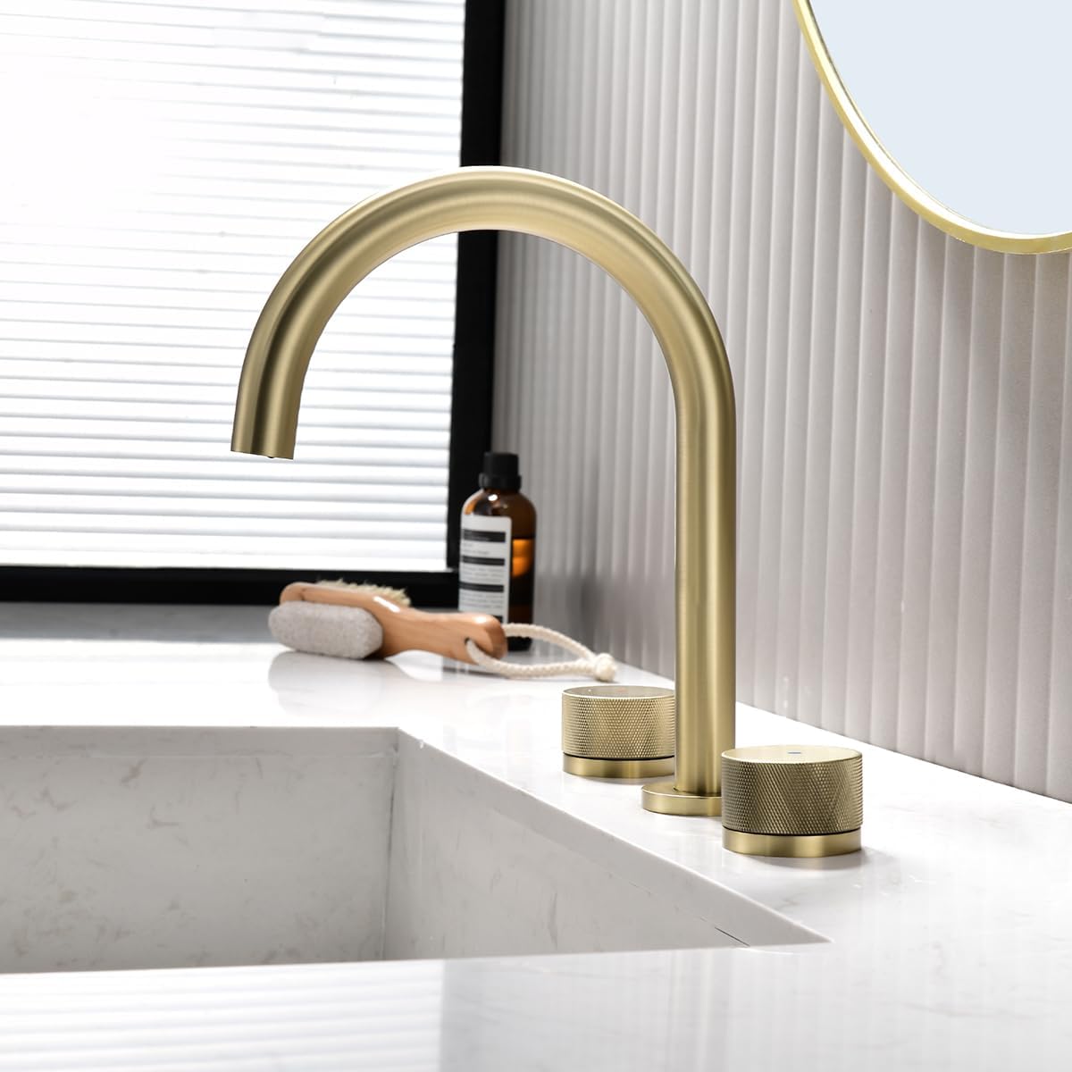 Techzm Grifo de baño de cuello de cisne de 8 pulgadas con dos manijas mezclador de lavabo con desperdicios emergentes cepillado dorado