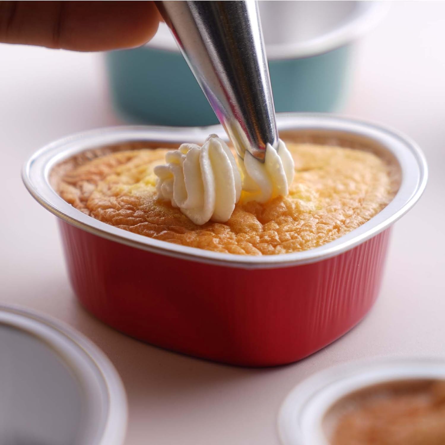 60 paquetes de moldes para pasteles en forma de corazón con tapas, 9 onzas7.6 fl oz, moldes de aluminio desechables de aluminio, moldes para