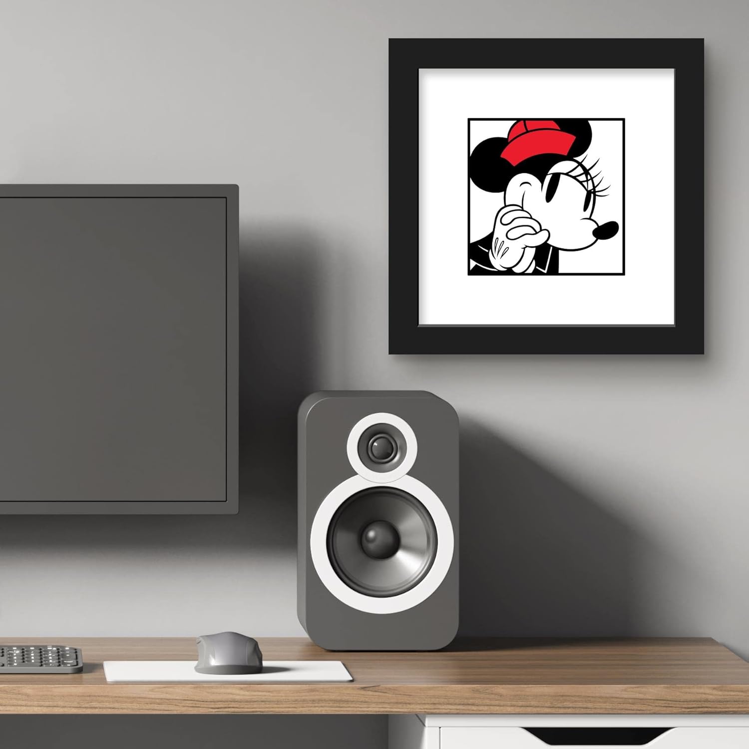 Trends International Gallery Pops Disney Mickey Mouse – Minnie Expressions – Póster de pared demure de 12 x 12 pulgadas, versión enmarcada en negro