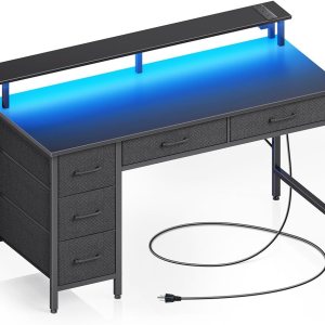 Seventable Escritorio para computadora con tomas de corriente y luz LED, escritorio de oficina en casa de 55 pulgadas con 5 cajones, escritorio con Seventable Escritorio para computadora con tomas de corriente y luz LED, escritorio de oficina en casa de 55 pulgadas con 5 cajones, escritorio con