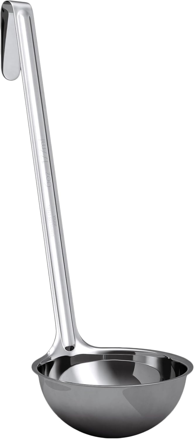 Cucharón de sopa súper resistente y ergonómico de 6 onzas, 1 paquete. Cucharones de acero inoxidable con asas largas. Los mejores accesorios de
