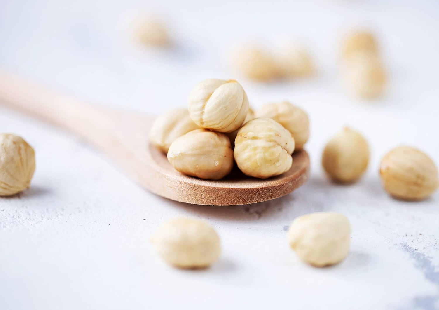 Avellanas blanqueadas, 8 onzas  Filberts enteros crudos, sin piel, sin sal, nueces sin tostar, aperitivo vegano, kosher, a granel. Buena fuente de