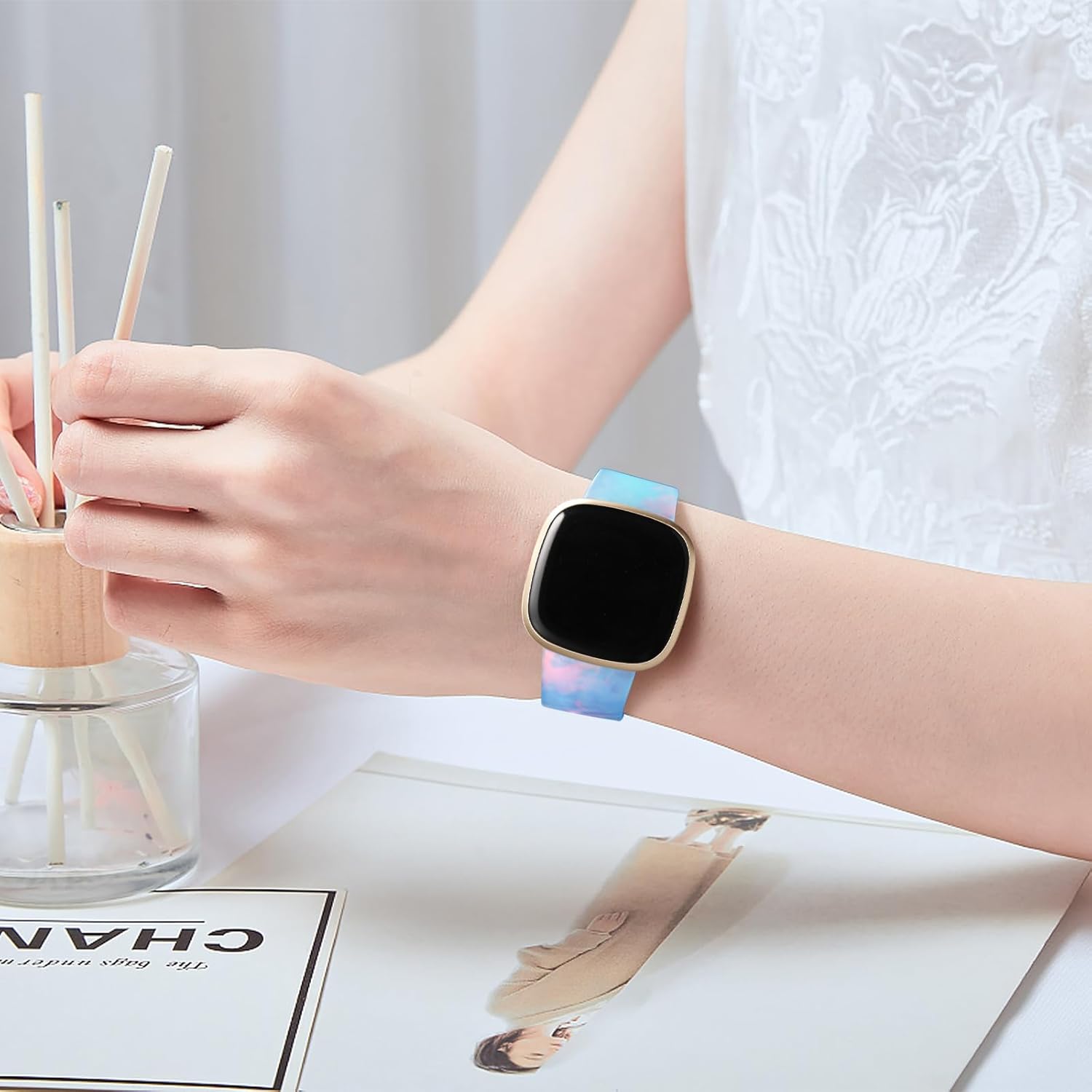 GEAK Correa transparente compatible con Fitbit Versa 3 BandasFitbit Versa 4 BandsFitbit SenseSense 2 Bandas para mujeres y hombres, elegante patrón