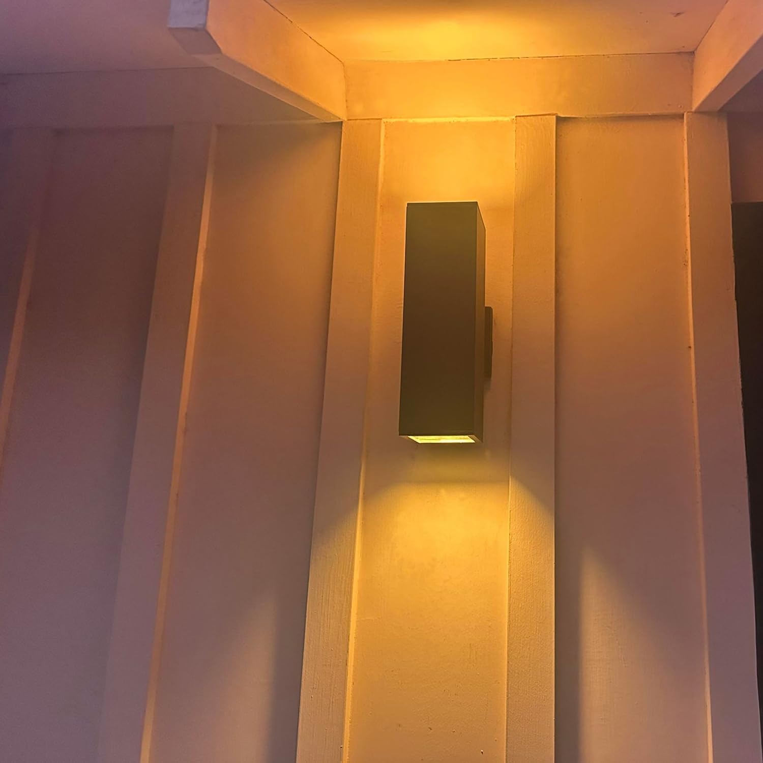 Paquete de 2 lámparas de pared para exteriores del amanecer al anochecer, iluminación LED moderna hacia arriba, luces de pared para exteriores, 2700