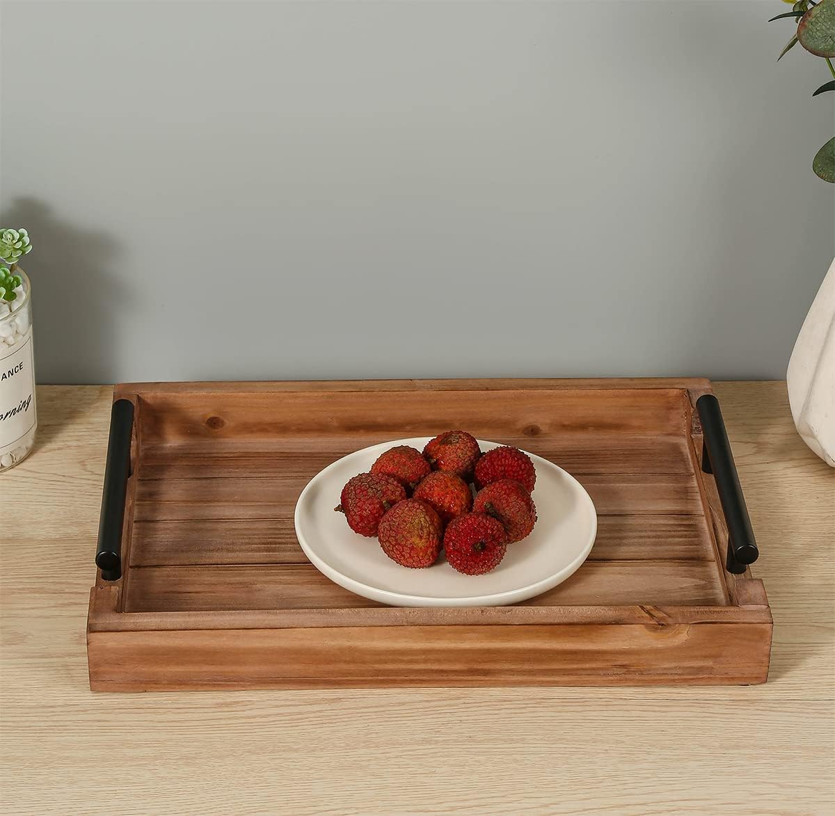 Juego de 2 bandejas decorativas de madera vintage anidadas con mango de metal para comer, desayuno, cocina, bandejas otomanas, mesa de centro y