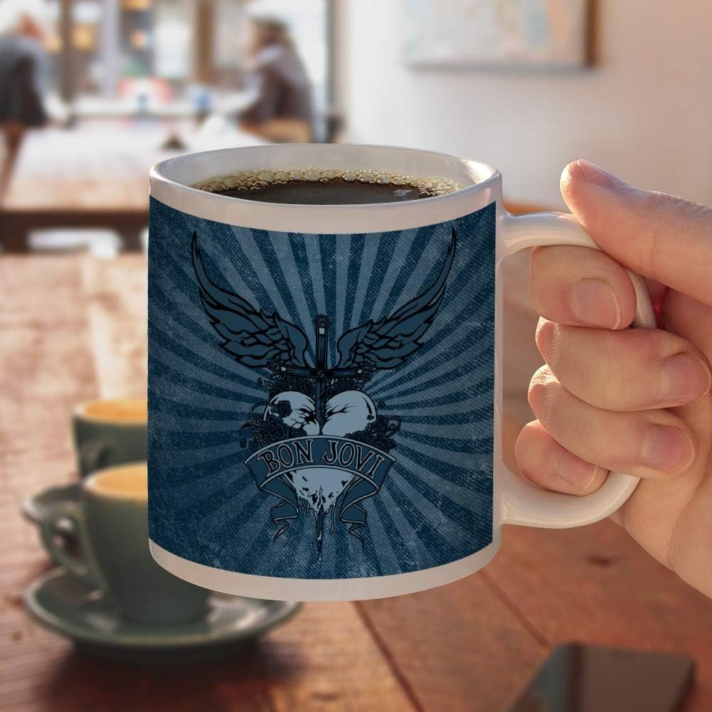 GRAPHICS & MORE Bon Jovi – Taza de café de cerámica con forma de corazón y daga, tazas de regalo novedosas para café, té y bebidas calientes, 11