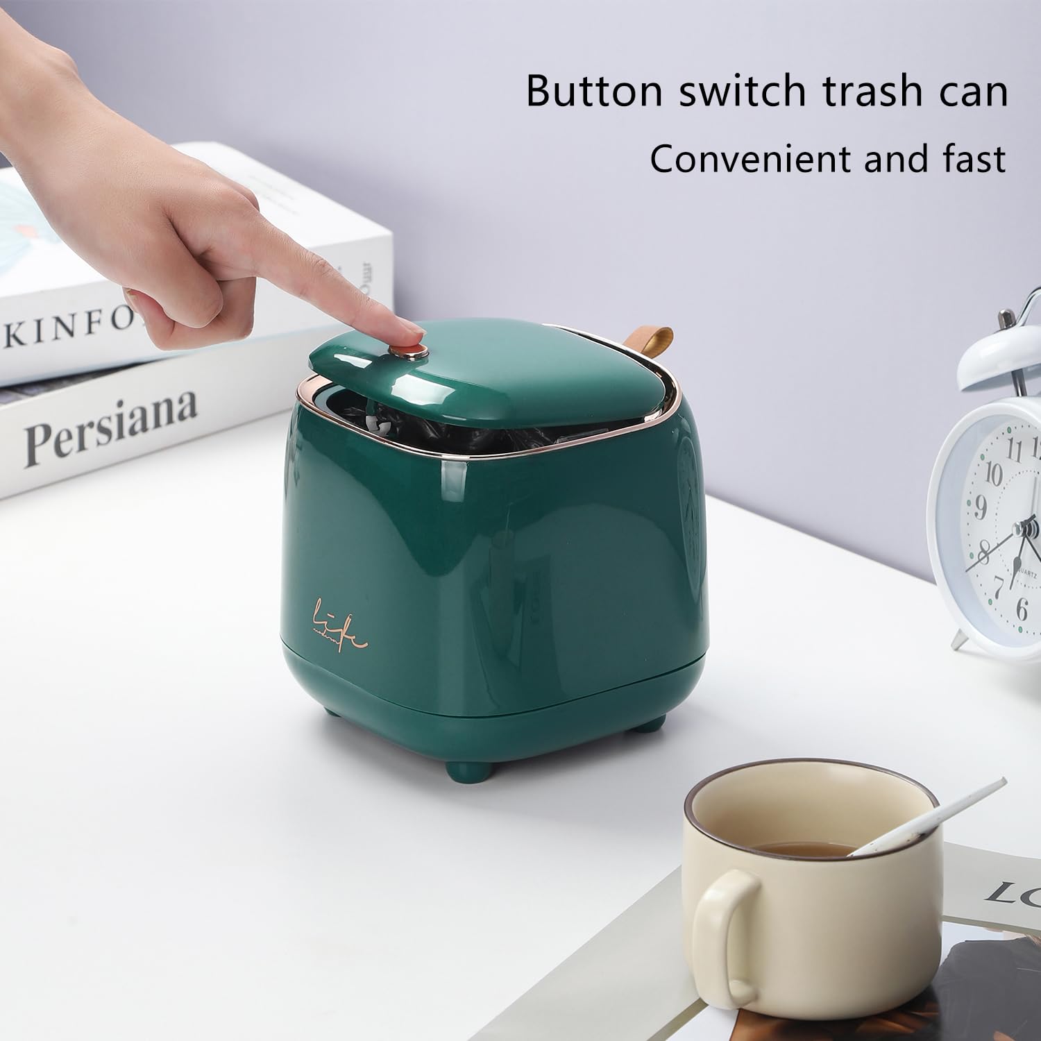 Bonito bote de basura mini para escritorio, papelera portátil desplegable para acampar y SUV, conducción automática con tapa de bloqueo