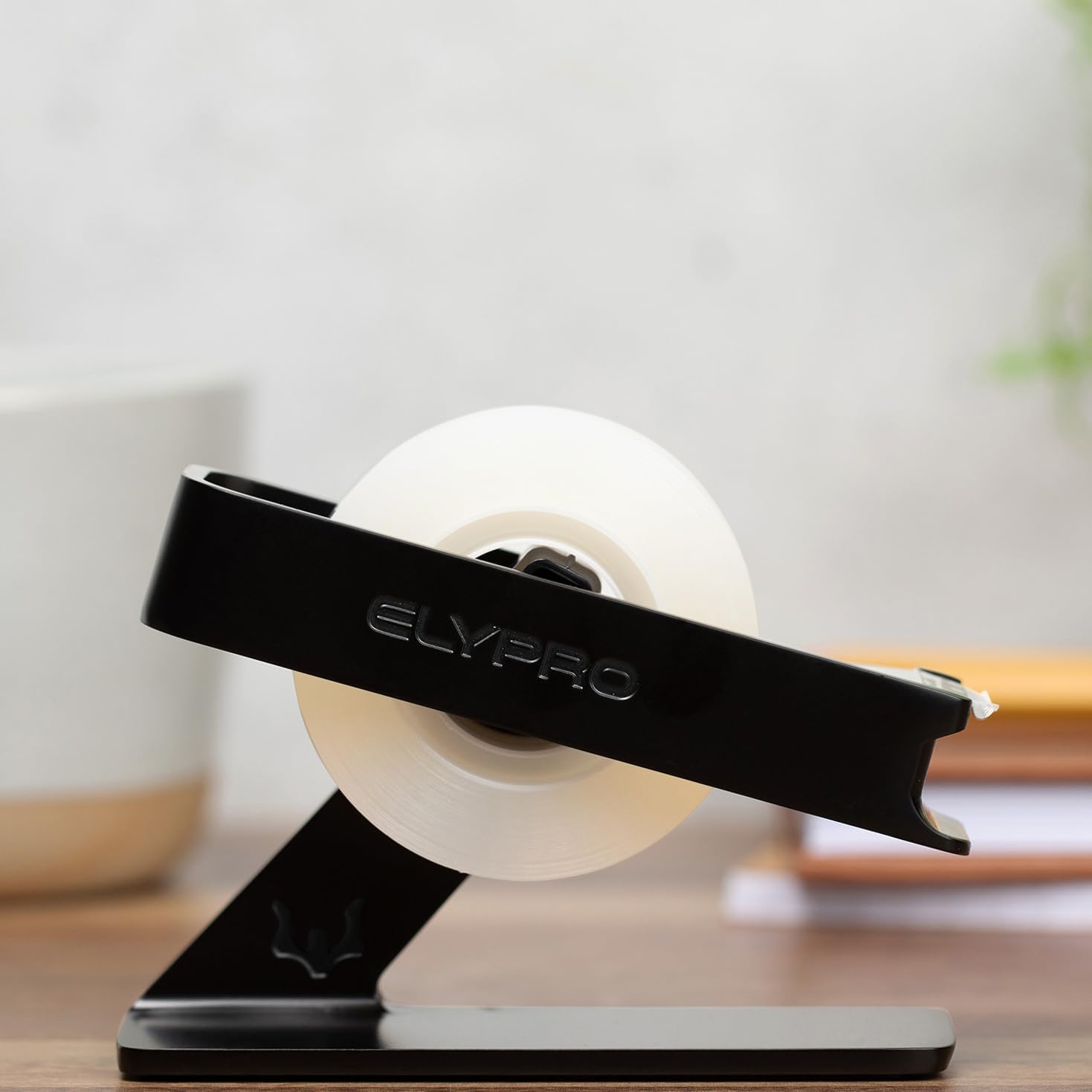 ELYPRO Dispensador de cinta moderna para escritorio de oficina, diseño elegante y minimalista, hecho meta pesado, ahorra espacio, perfecto para uso
