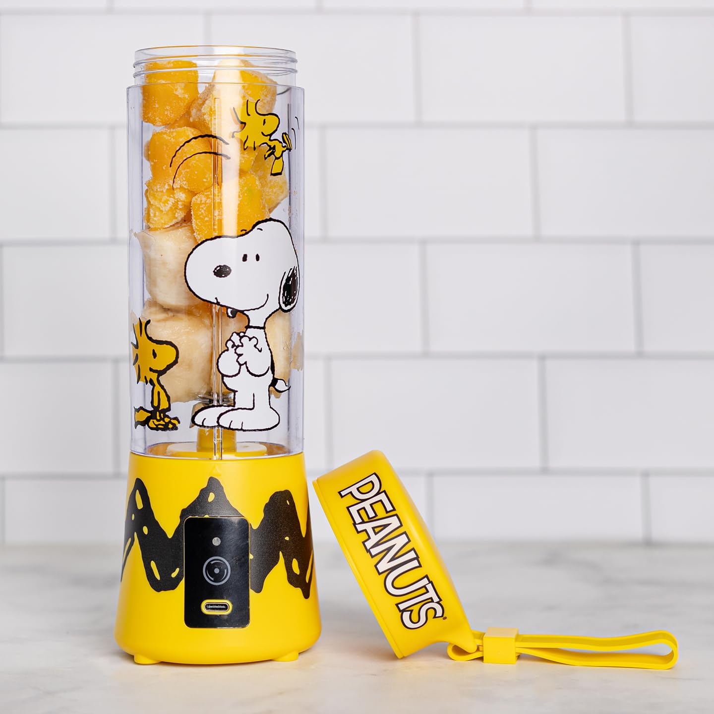 Uncanny Brands Peanuts Snoopy & Woodstock Licuadora portátil recargable por USB