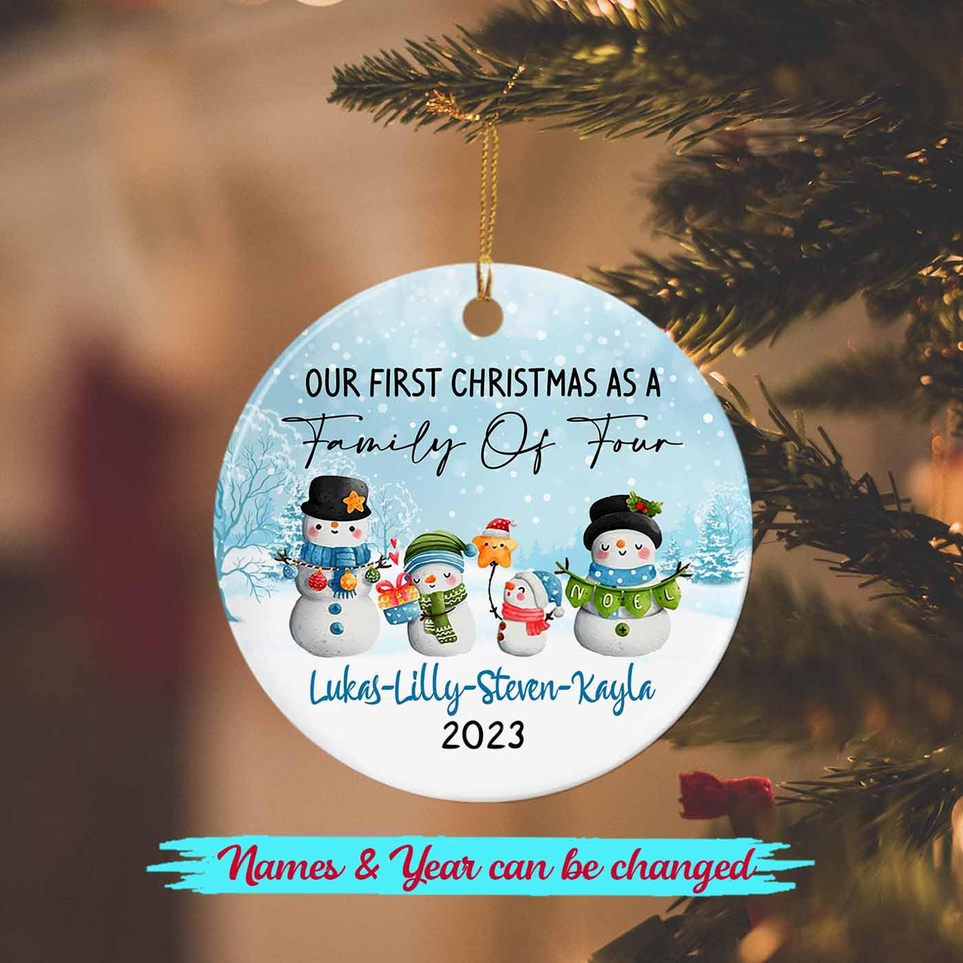 Adorno de cerámica personalizado para familia de 4 muñecos de nieve, nuestra primera Navidad como familia de cuatro, decoración de recuerdo de