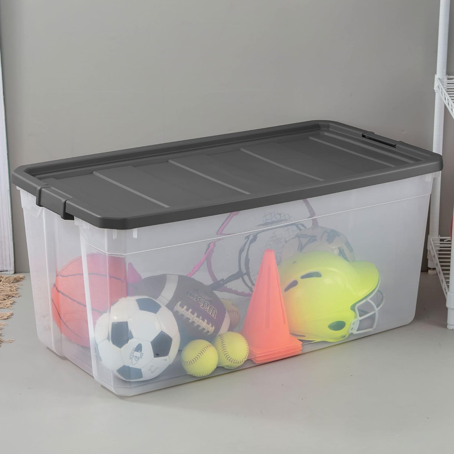 Sterilite Contenedor modular de plástico transparente de 200 cuartos de galón con tapa de pestillo, base transparente y superficie texturizada de