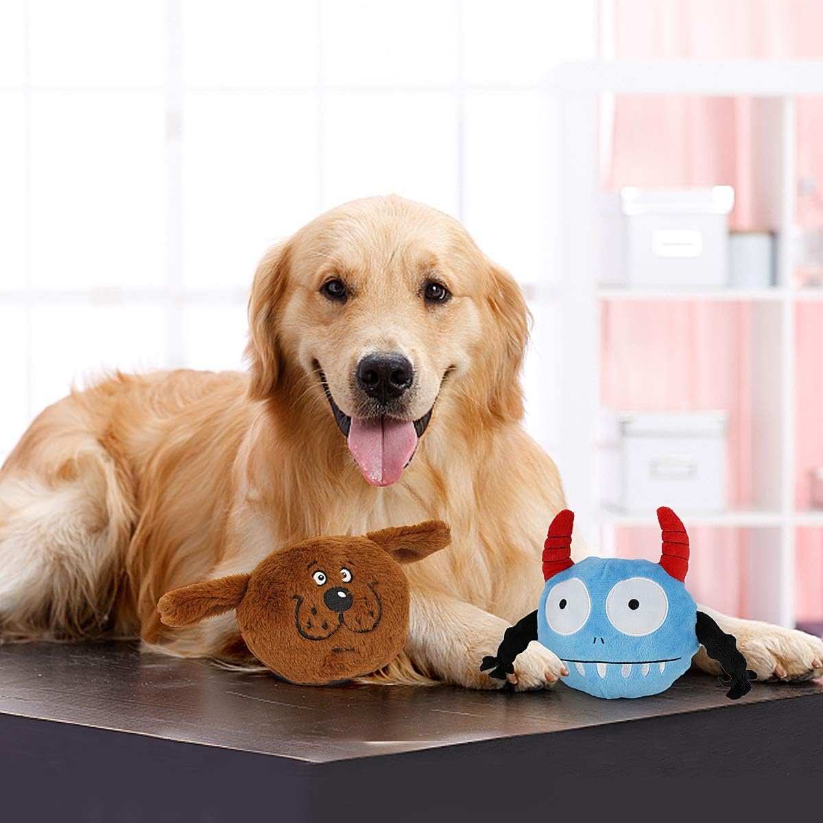 NAMSAN Giggle – Juguete de peluche interactivo para perros, juguete chirriante con bola de activación de salto para perros que juegan (monstruo