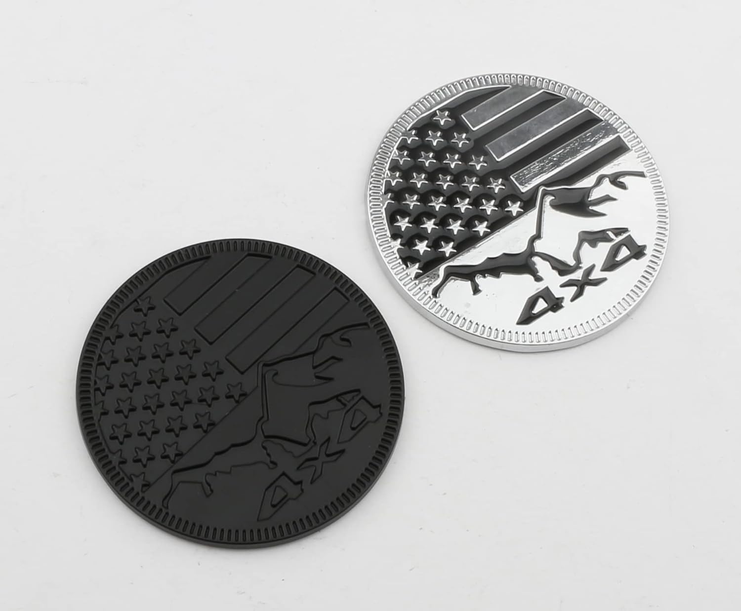Squatch Badge – Emblema de metal con letras de 4 x 4, compatible con Jeep Wrangler Cherokee y varios automóviles (2 piezas) (Mute Black Mountain)
