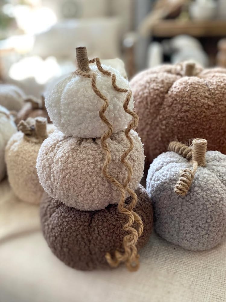 Trío de calabazas apiladas de sherpa moca con acento de yute, decoración de otoño para el hogar, decoración de otoño de mesa de calabaza, decoración