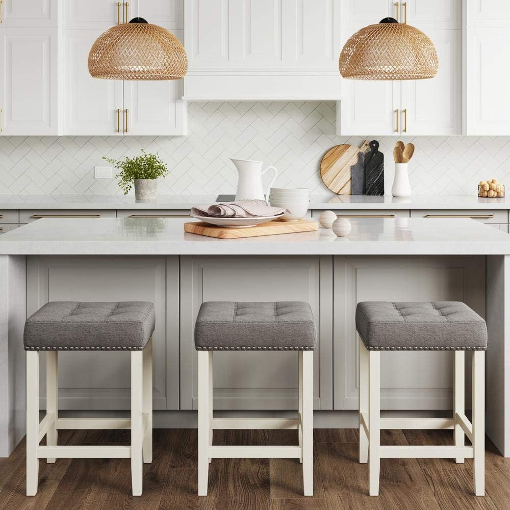 Nathan James Hylie Juego de 2 taburetes de madera para cubierta de cocina, altura de pub, 24 pulgadas, tupido, con tachuelas de tapicería, grisblanco