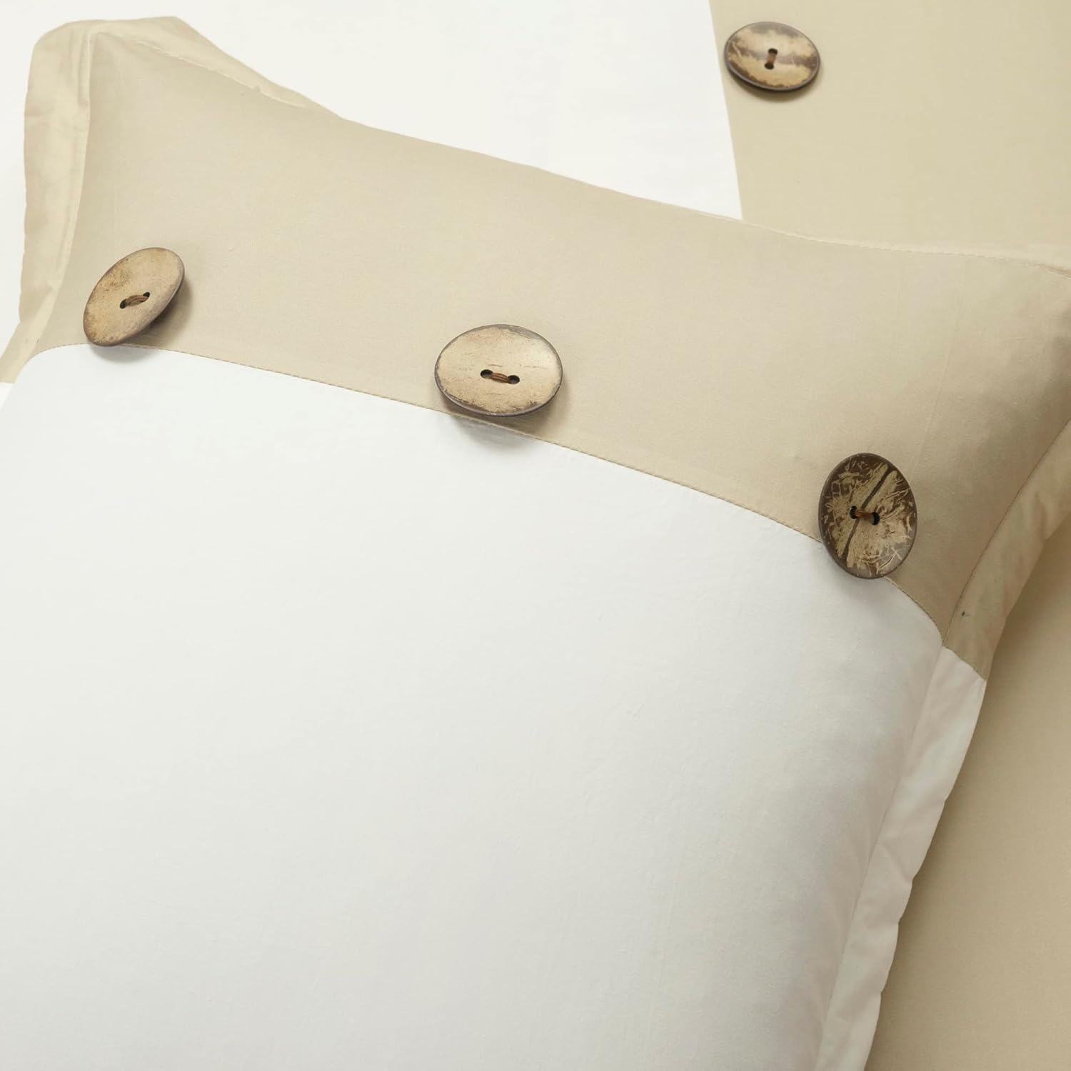 Lush Decor Juego de edredón de 5 piezas con botones de lino, tamaño matrimonialqueen, ropa de cama rústica y elegante con fundas europeas, diseño