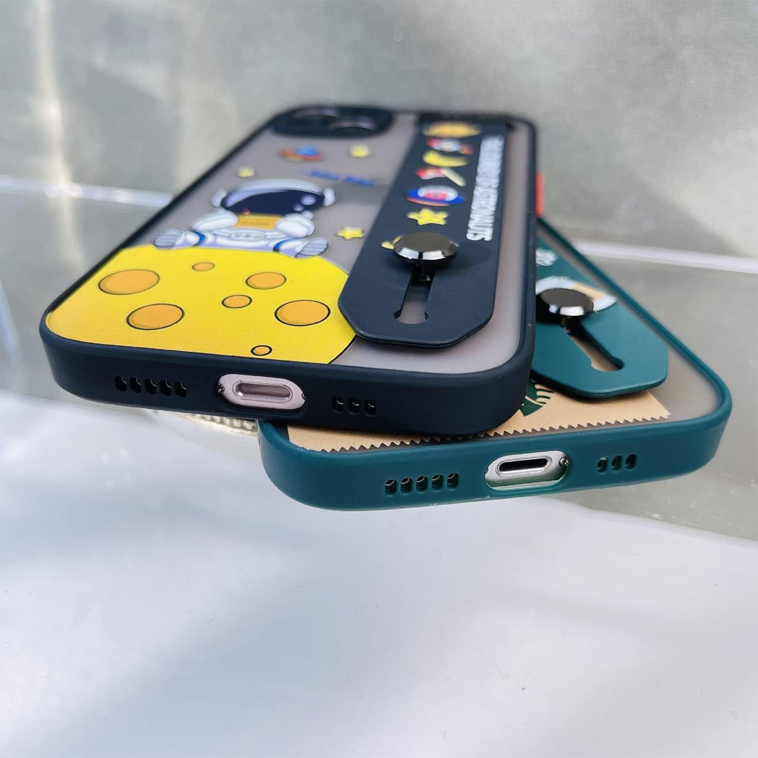 Funda con diseño espacial de astronauta para iPhone 13 Pro Max con soporte para correa de muñeca (viene con colgante), bonita funda de teléfono de