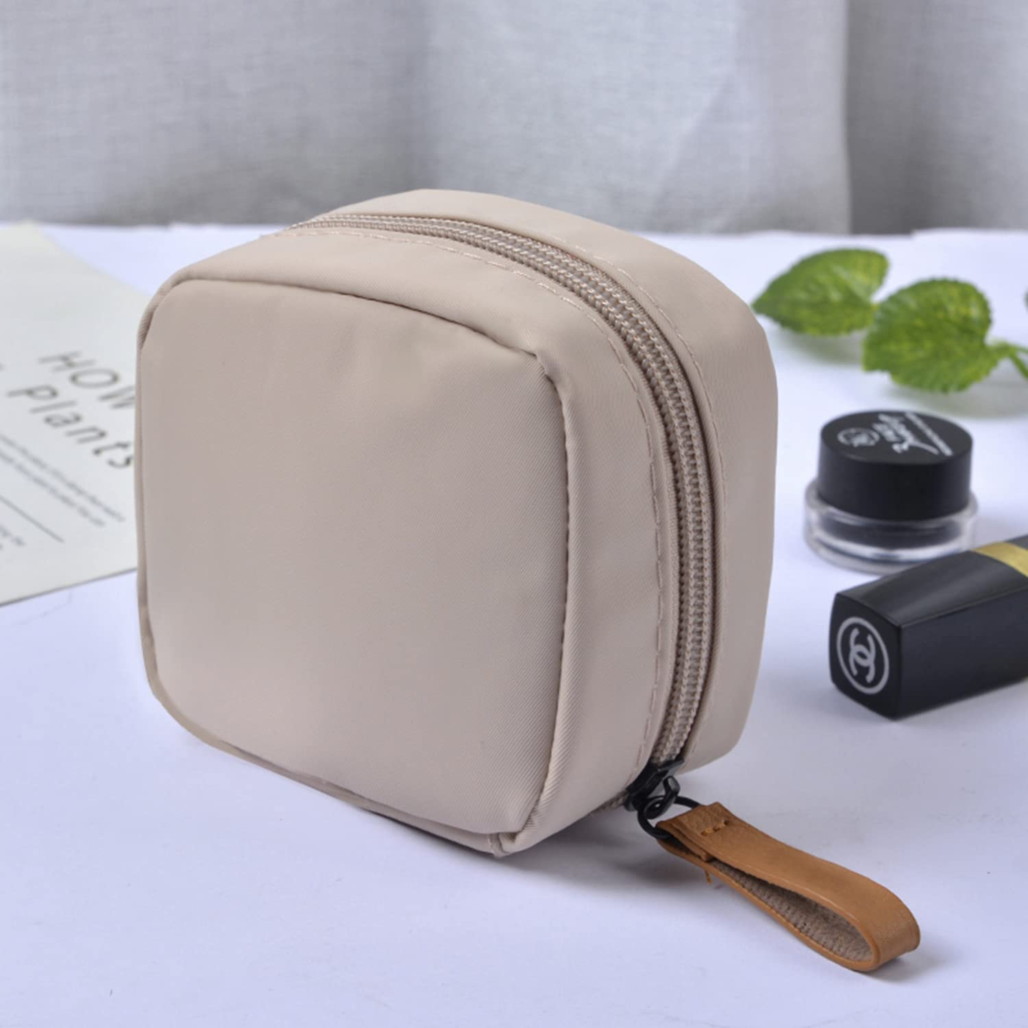 Hekyip Mini bolsa de cosméticos, bolsa de maquillaje de viaje, bolsa portátil impermeable para cosméticos para niñas y mujeres, mini (beige mini)