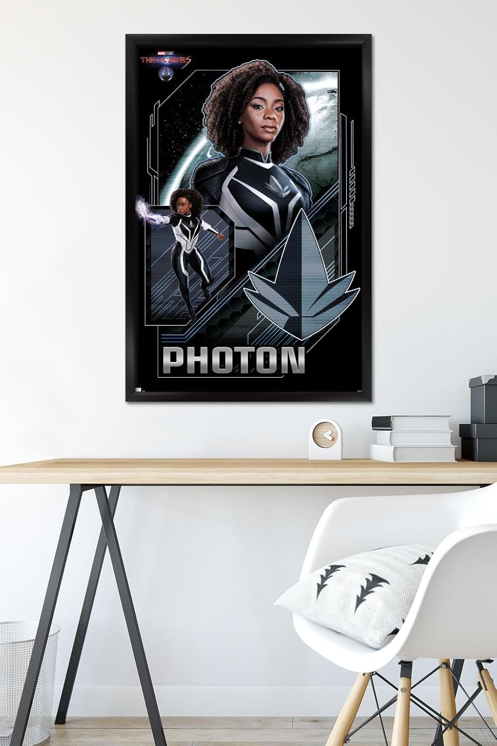 Trends International Marvel The Marvels – Póster de pared con fotón, 22.37 x 34.00 pulgadas, versión enmarcada en negro